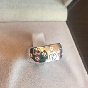 New Gucci 18K diamonds ring size 5